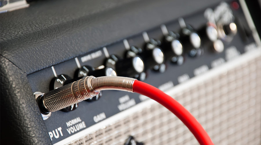 Best Amp for a Les Paul in 2023 Gear Talk