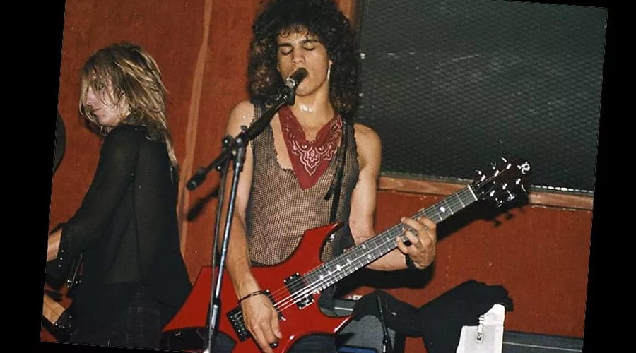 Slash's old main guitar was the B.C. Rich Warlock